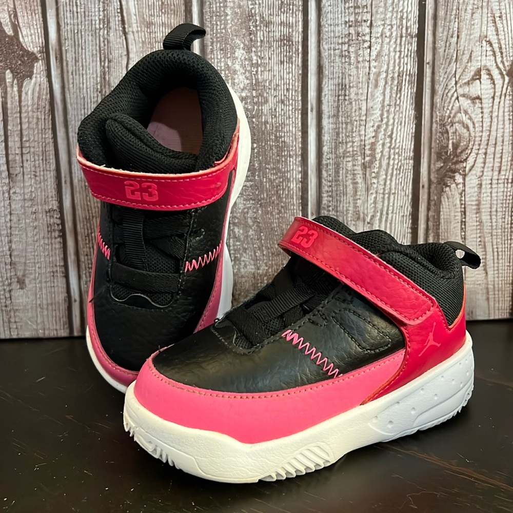 Nike Air Jordan Max Aura 3 Sneakers, Black & Pink Baby Toddler size 8